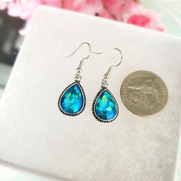 TURQUOISE Blue Green Tear Drop glass Crystal Earring - Picture 4 of 6